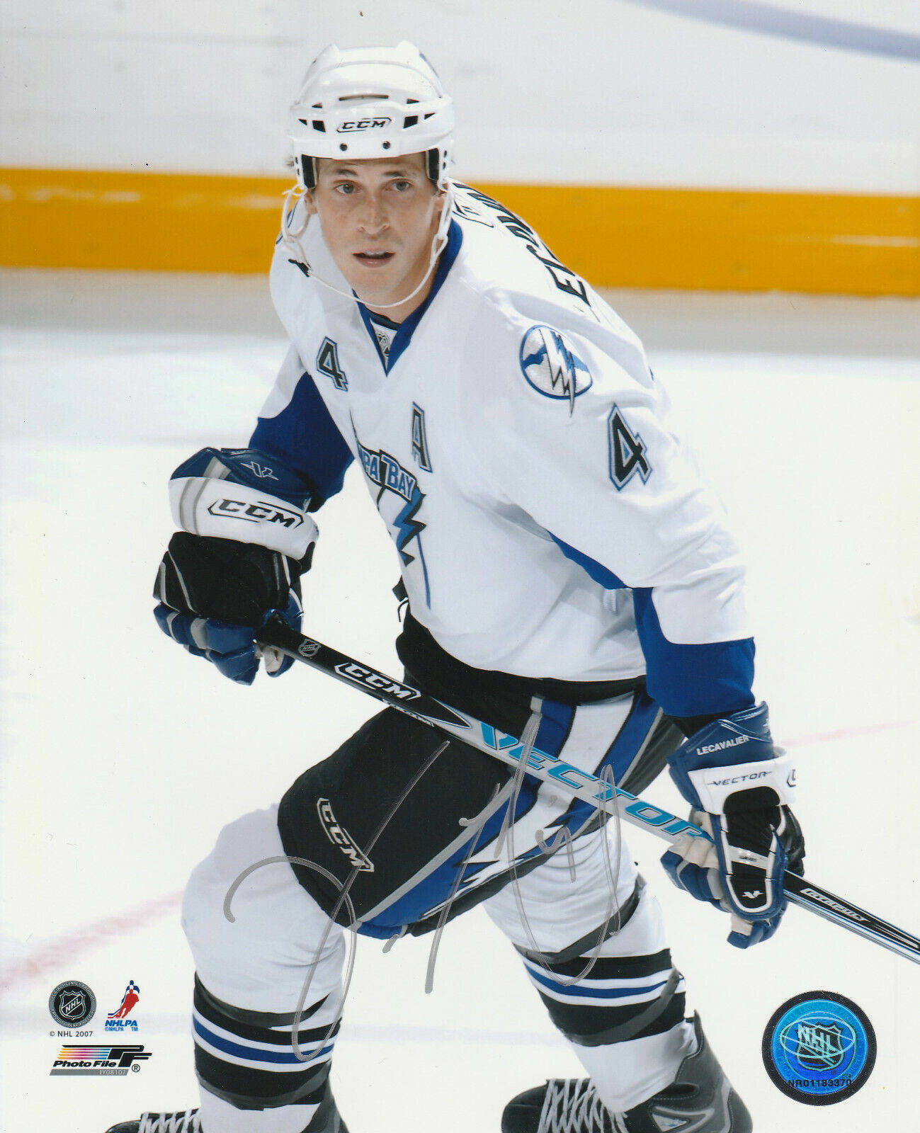 VINCENT LECAVALIER SIGNED TAMPA BAY LIGHTNING 8x10 Photo Poster painting #2 Autograph