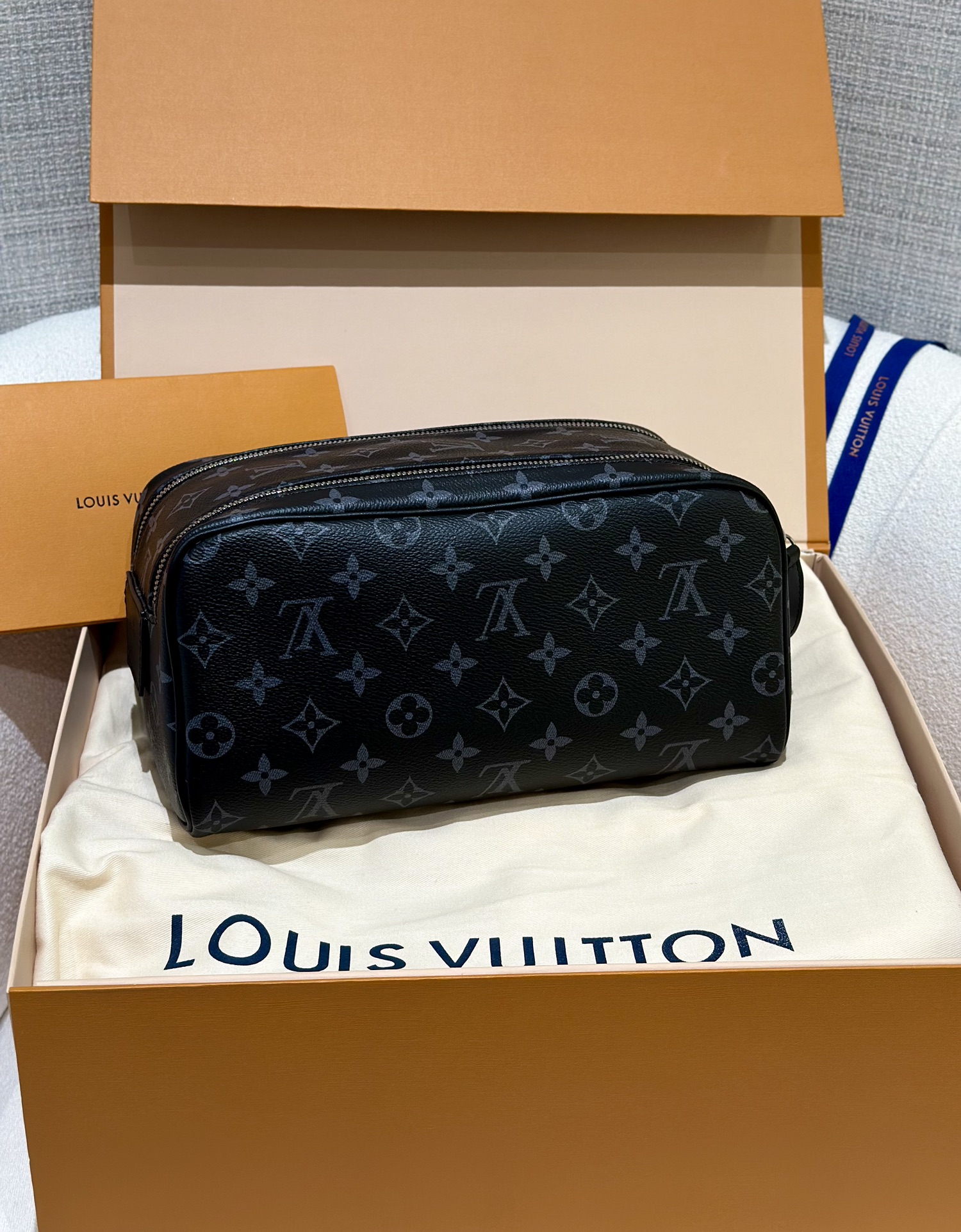 LV Dopp Kit M46354
