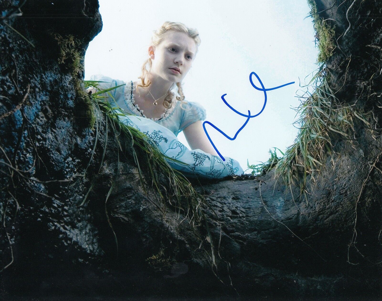 MIA WASIKOWSKA signed (ALICE IN WONDERLAND) 8X10 Photo Poster painting W/COA ALICE KINGSLEIGH #3