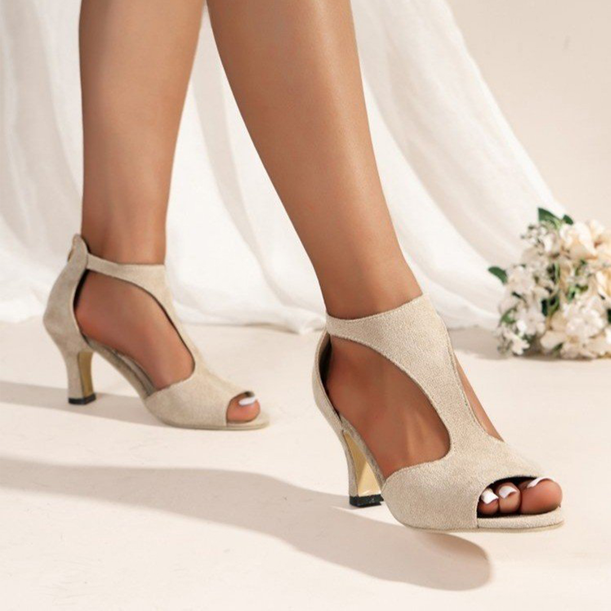 Simple and stylish rear zipper bag and fish mouth shoes for women