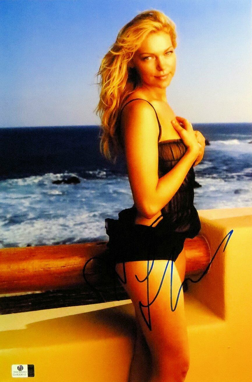 Laura Prepon Signed Autographed 10X15 Photo Poster painting That 70s Show Sexy Beach GV830610