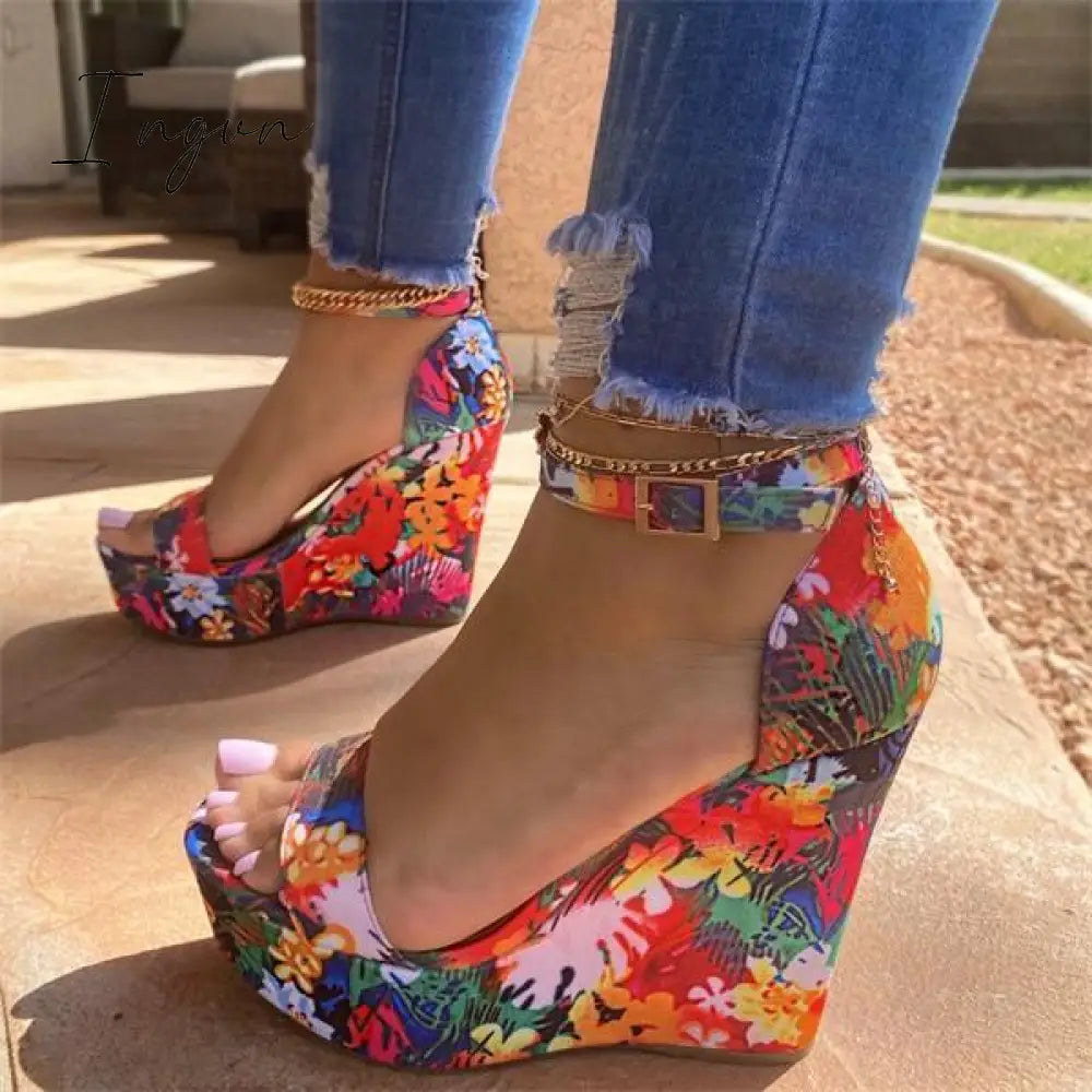 Ingvn - Printed Tropical Style Platform Sandals Multicolor / 5