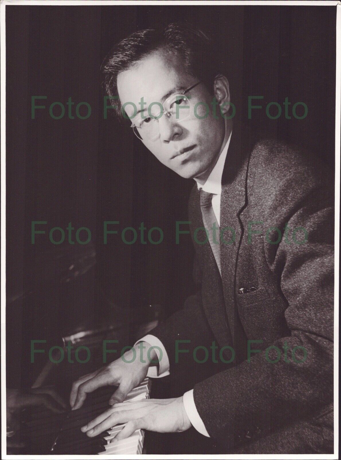 Takahiro Sonoda Japan Pianist Original Vintage Box Press Photo Poster painting (TV-1040 +