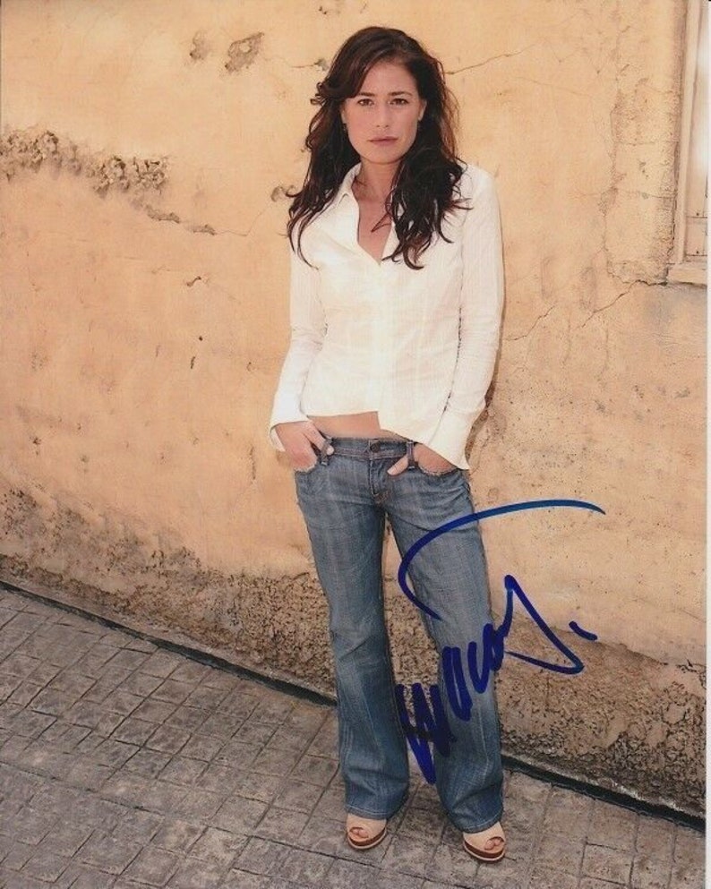 Maura tierney signed autographed Photo Poster painting