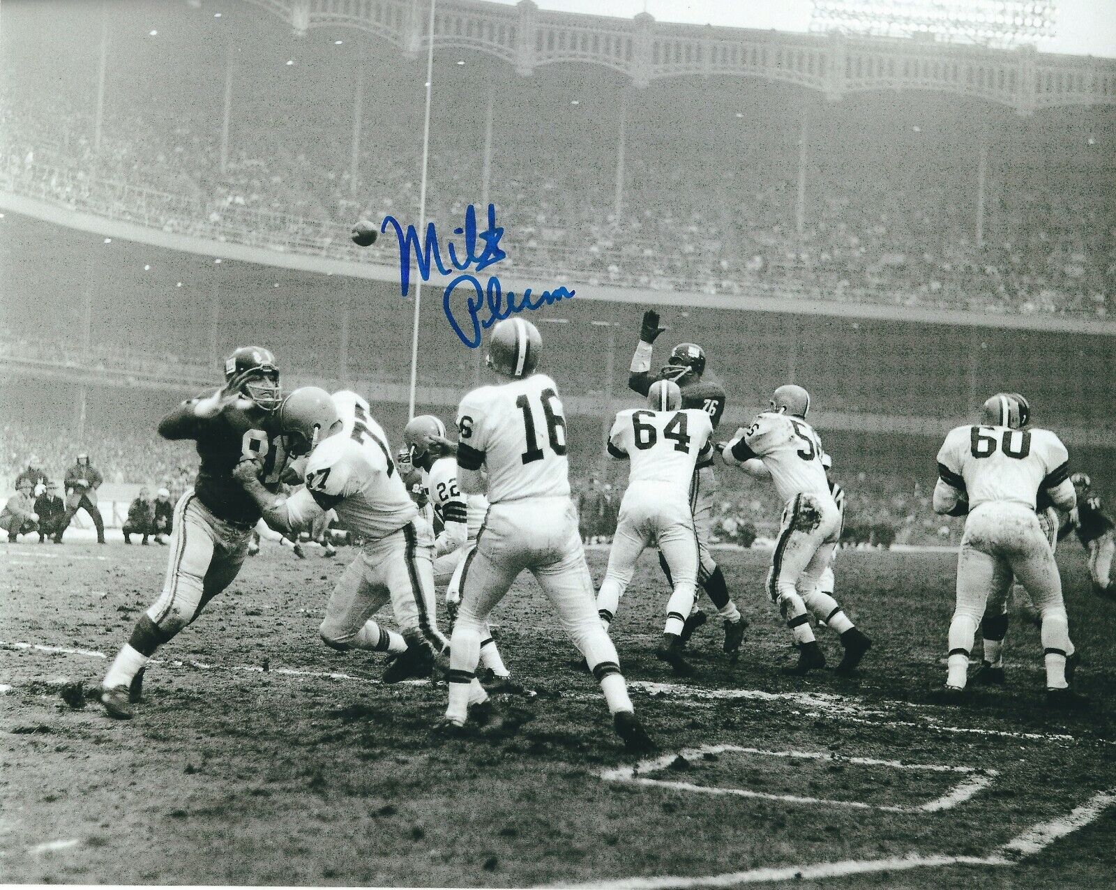 Signed 8x10 MILT PLUM CLEVELAND BROWNS Autographed Photo Poster painting - w/COA