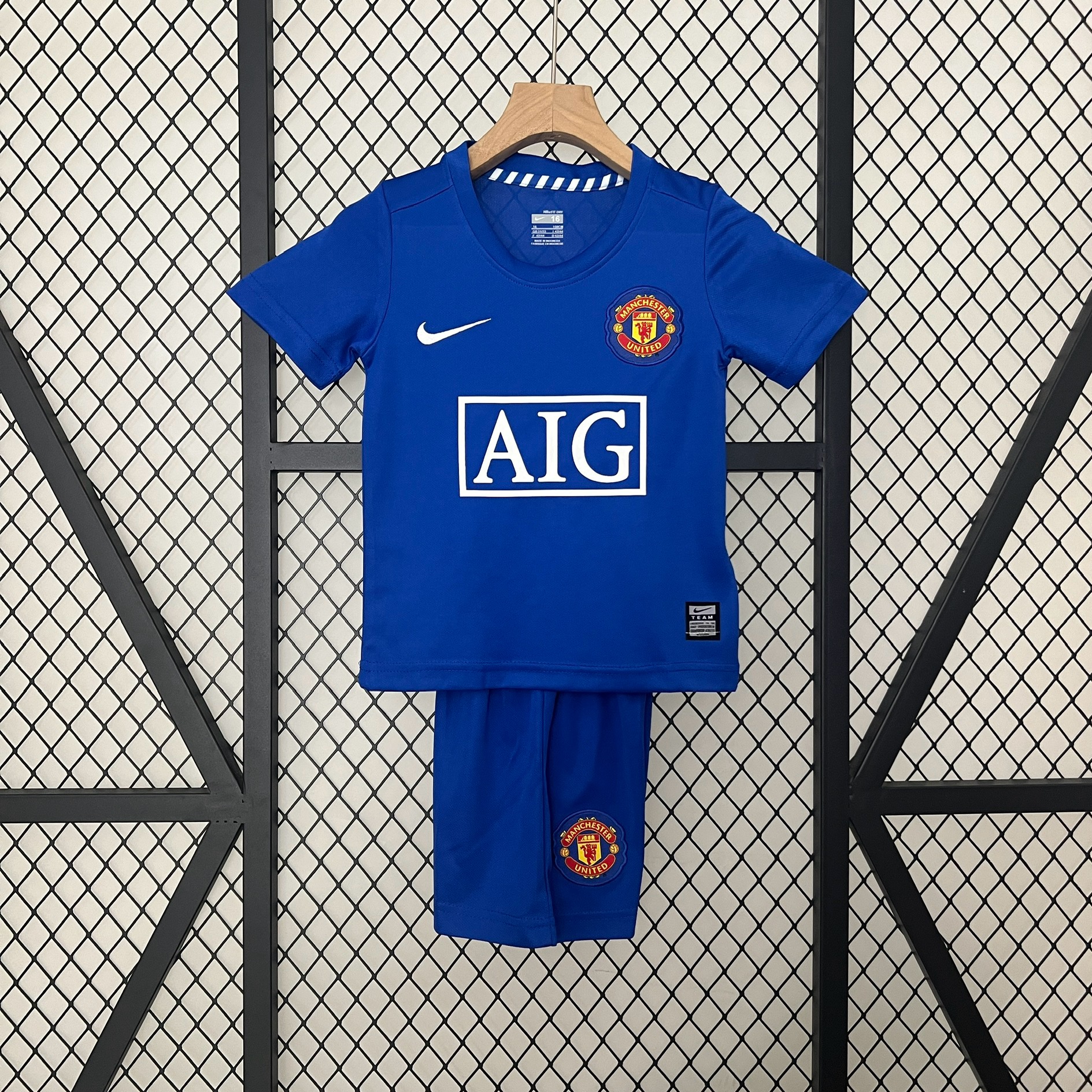 Manchester United Retro 2008-09 Third Kids Kit