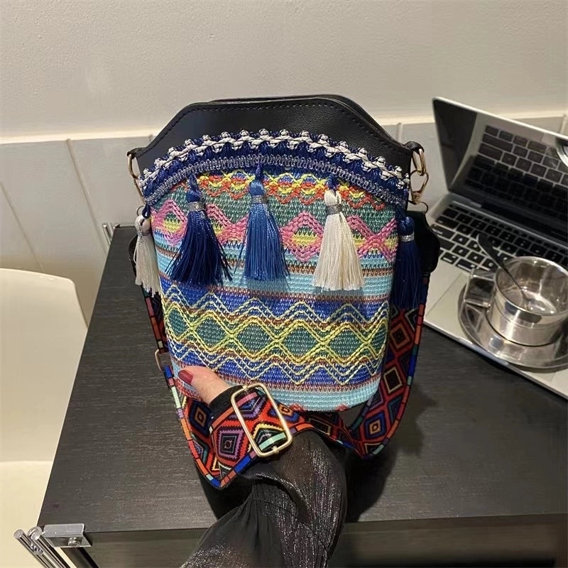 Women’s Medium Special Geometric Basic Ethnic Style Tassel Bucket Zipper Bucket Bag