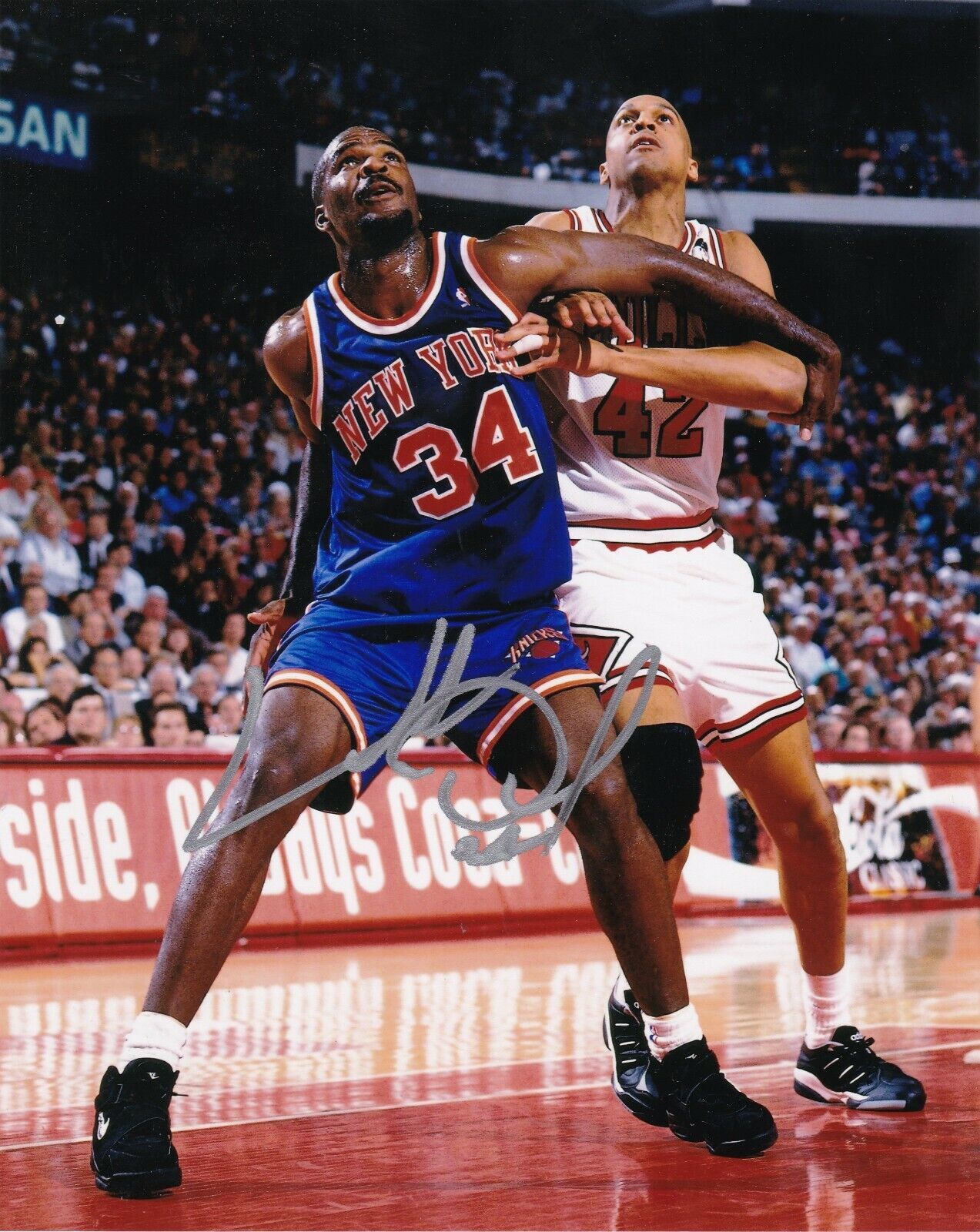 CHARLES OAKLEY NEW YORK KNICKS ACTION SIGNED 8X10