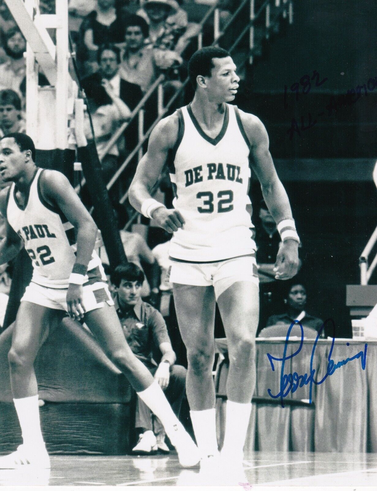 TERRY CUMMINGS DEPAUL BLUE DEMONS ACTION SIGNED 8x10