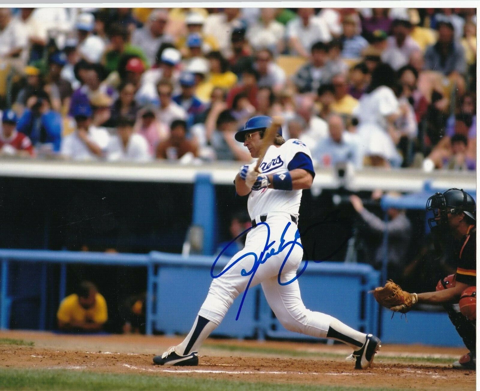 STEVE YEAGER LOS ANGELES DODGERS ACTION SIGNED 8x10