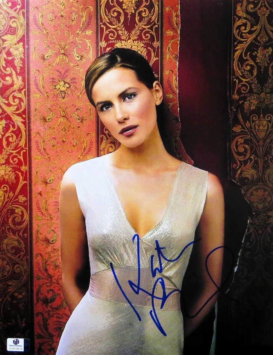 Kate Beckinsale Signed Autographed 11X14 Photo Poster painting Gorgeous Sexy Eyes GV814574