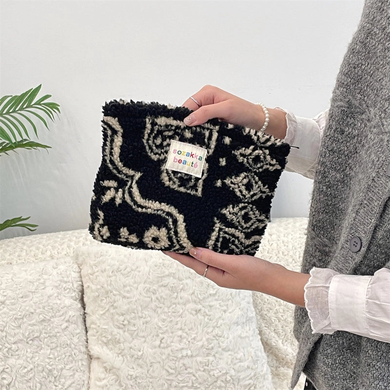 4123 Style Winter Plush Cosmetic Bag Color Polka Dot Large Capacity Travel Skin Care Cosmetics Storage Bag For Women