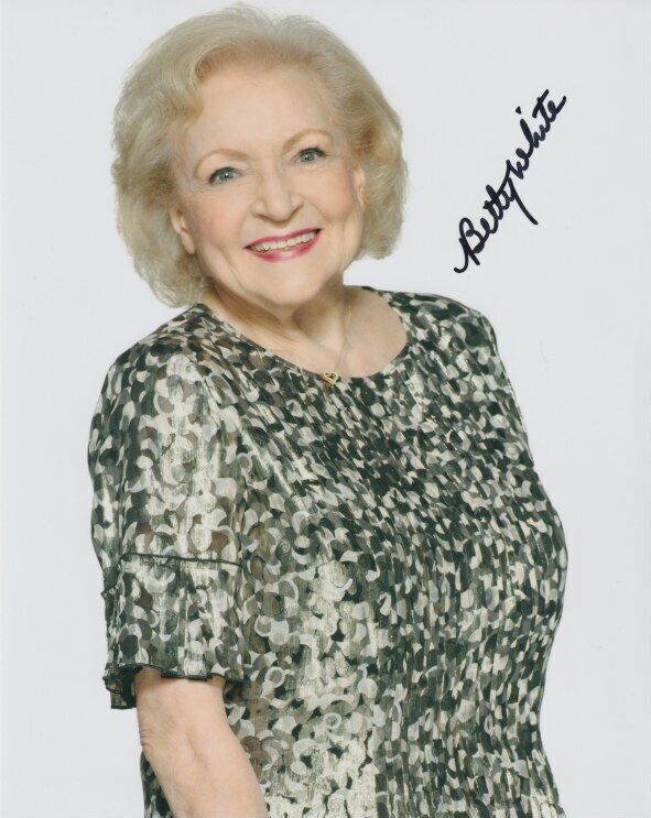 Betty White (Golden Girls) signed 8x10 Photo Poster painting In-person