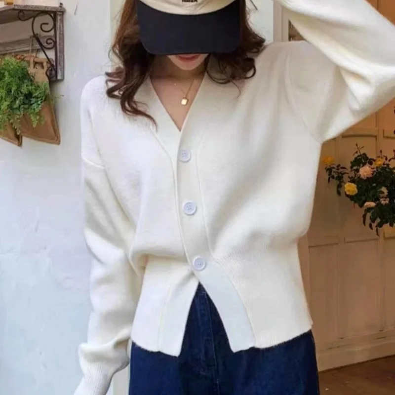 Brownm Brownm Gentle White V-Neck Knitted Jersey Autumn And Winter New High-End Lazy Wind To Close The Waist Short Sweater Top