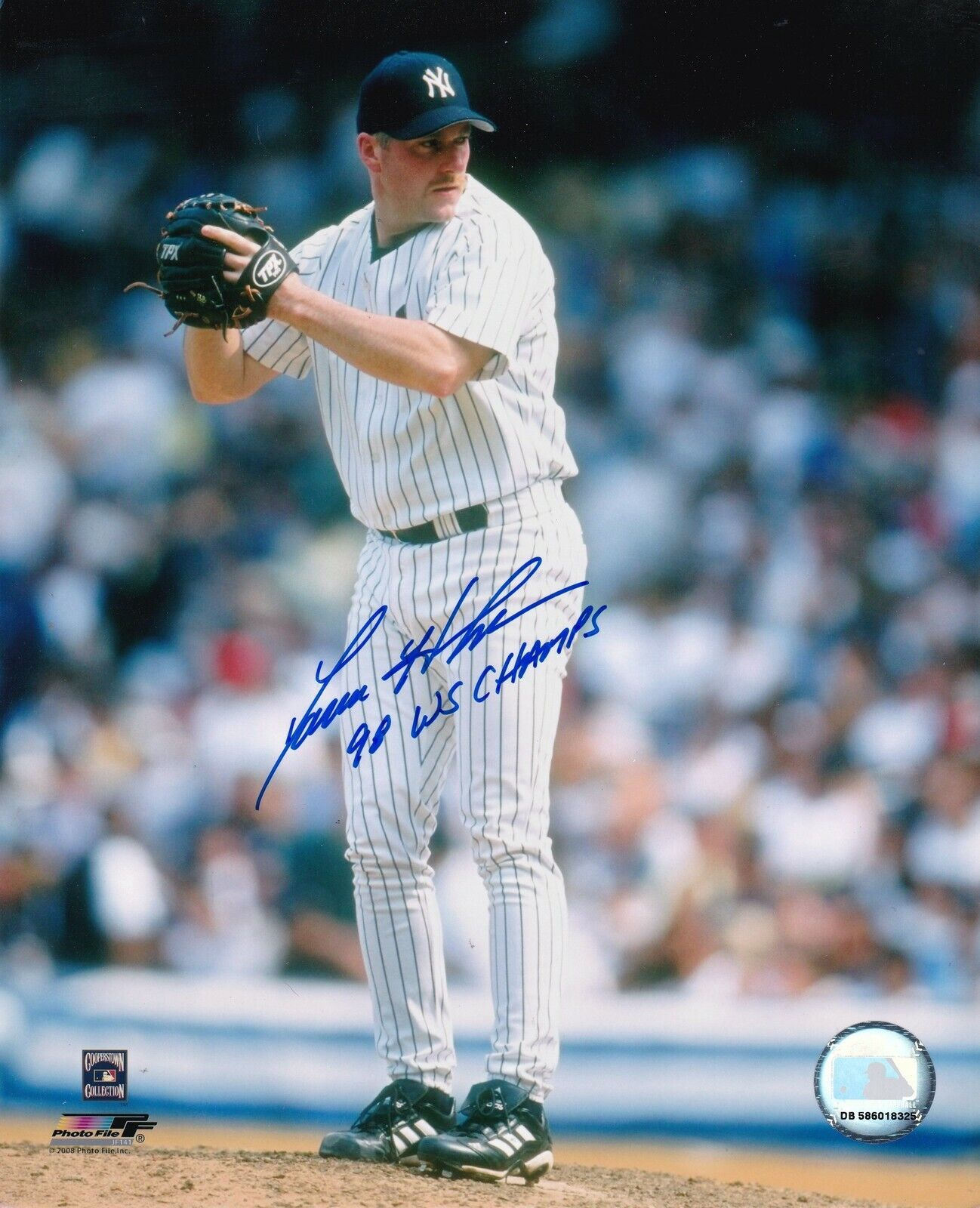 DARREN HOLMES NEW YORK YANKEES 98 WS CHAMPS ACTION SIGNED 8x10