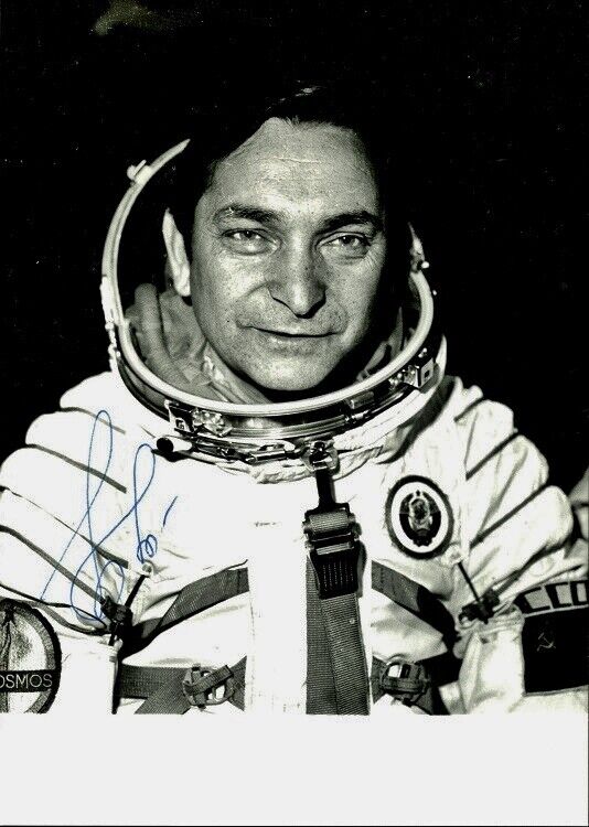 Cosmonaut VALERI BYKOVSKY Signed Photo Poster painting