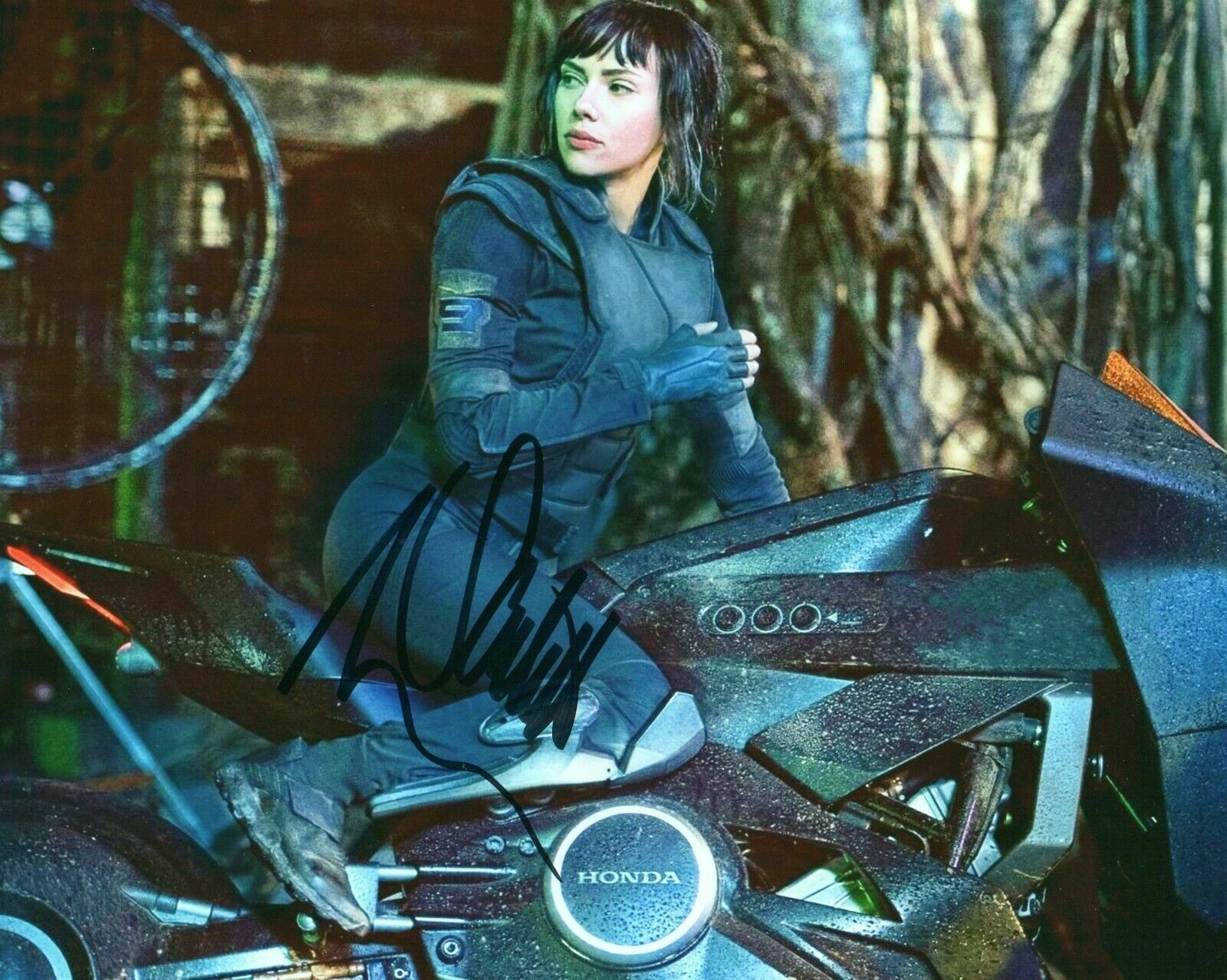 Avengers - Autographed Scarlett Johansson hand signed 8 x 10 Photo Poster painting * HOT