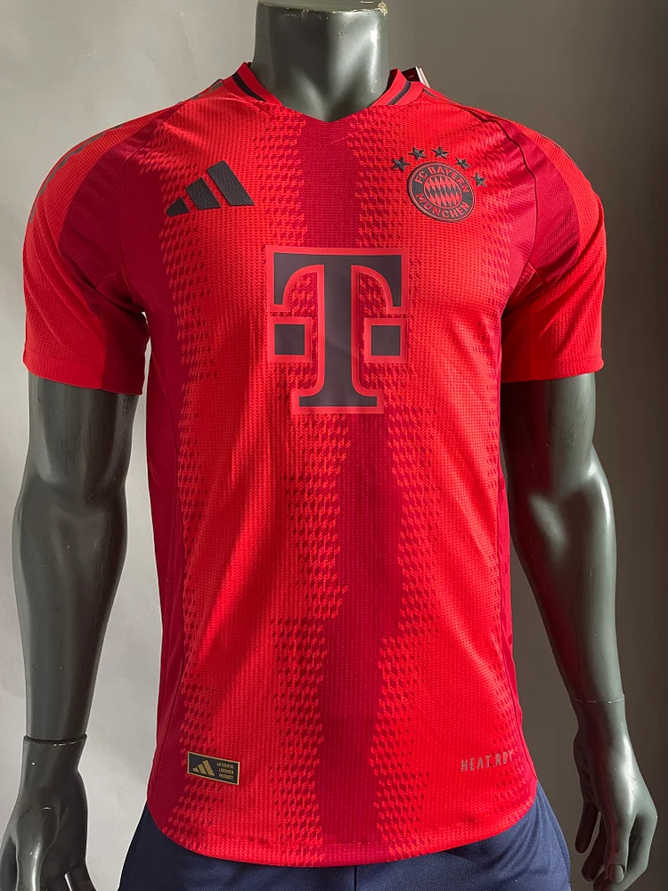 24/25 Bayern home players edition