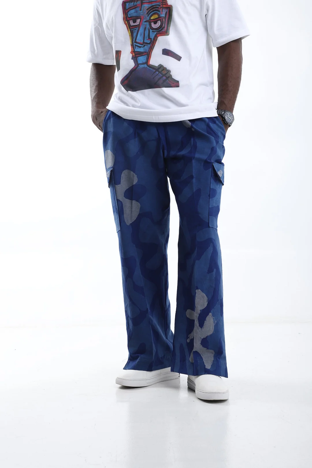 Blue Camouflage Cargo Pants with White T-Shirt-inspireuse