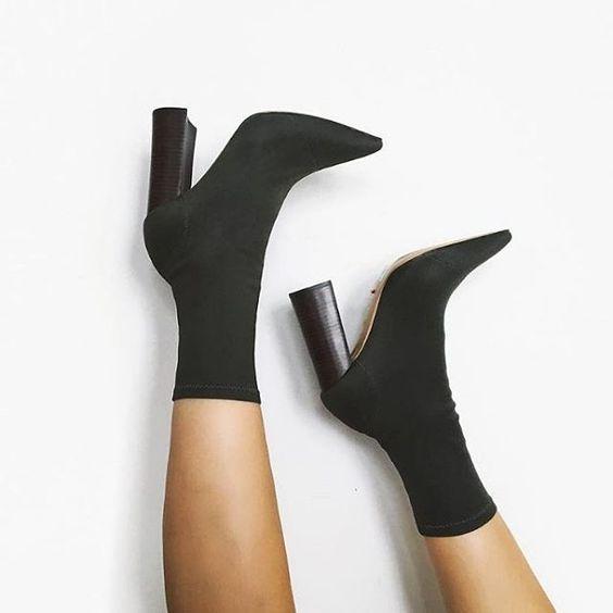 GOOSHOE Pure Color Pointed Toe High Chunky Heels Half Boots