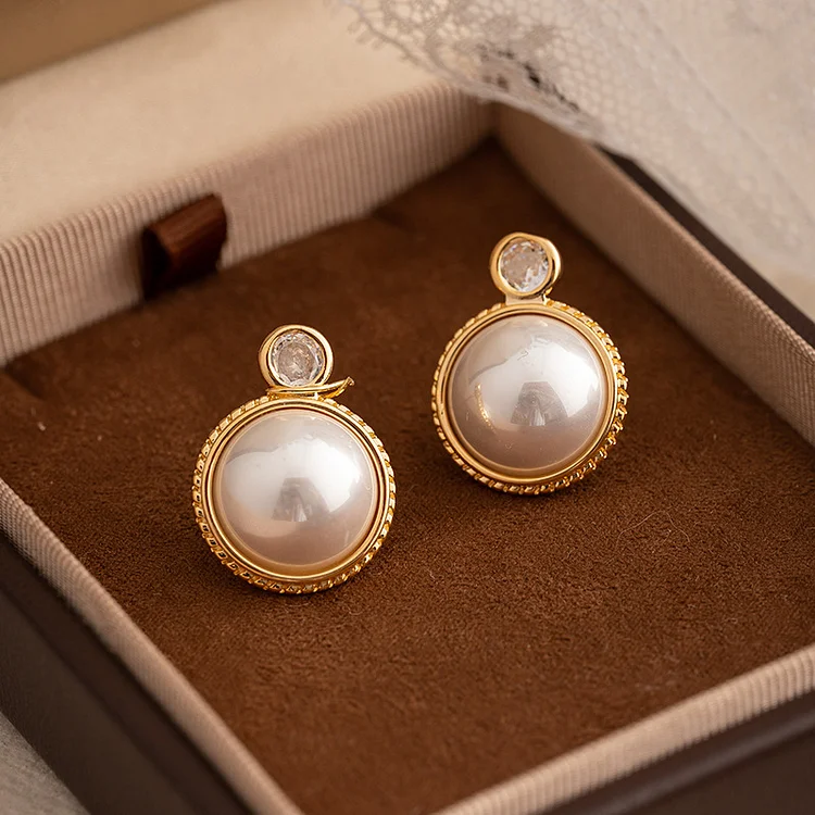 French round earrings