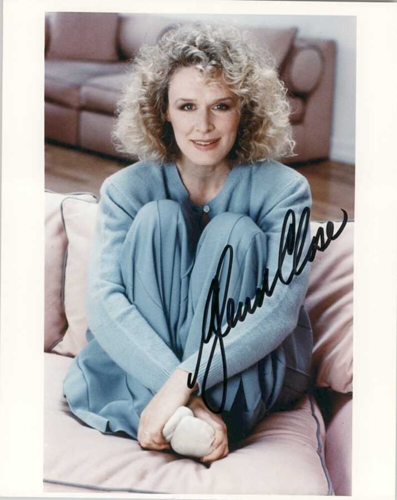 Glenn Close Signed Autographed Glossy 8x10 Photo Poster painting - COA Matching Holograms