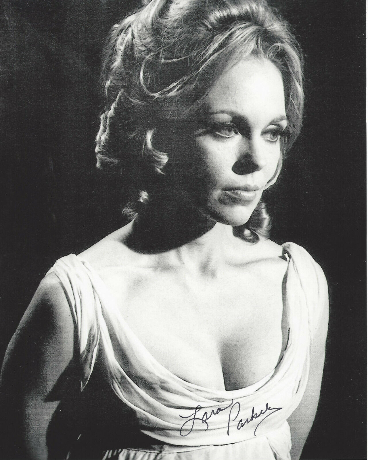 LARA PARKER SIGNED AUTHENTIC 'DARK SHADOWS' ANGELIQUE 8X10 Photo Poster painting 5 w/COA ACTRESS