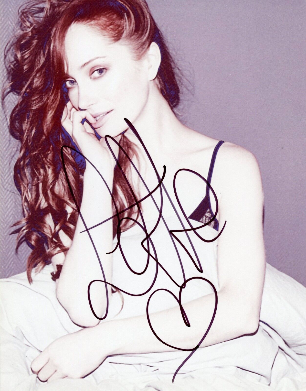 ~~ LOTTE VERBEEK Authentic Hand-Signed Outlander