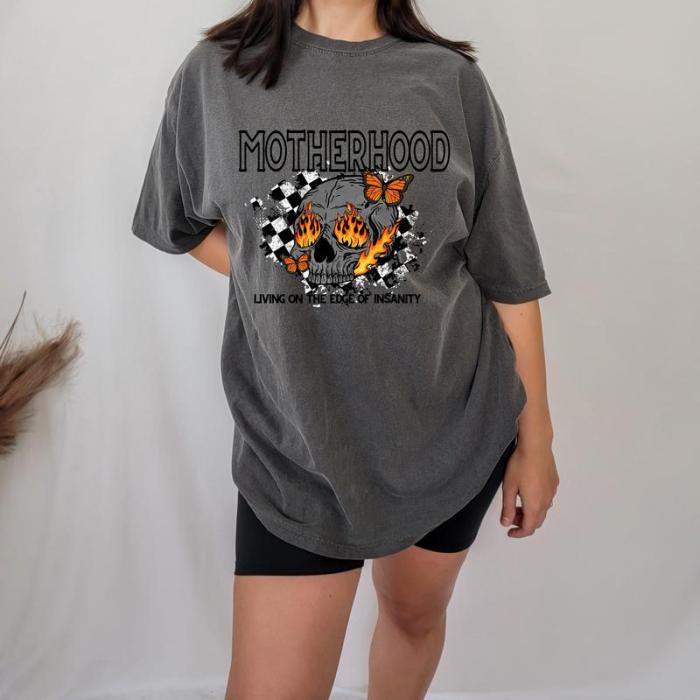 Loveyoufancy Motherhood on the edge of insanity shirt/sweatshirt