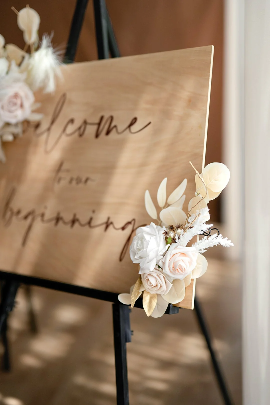 Flower Sign Decor in White & Beige