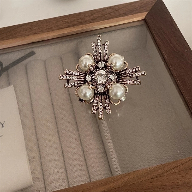 Elegant Pin Flower Imitation Pearl Plating Women’s Brooches
