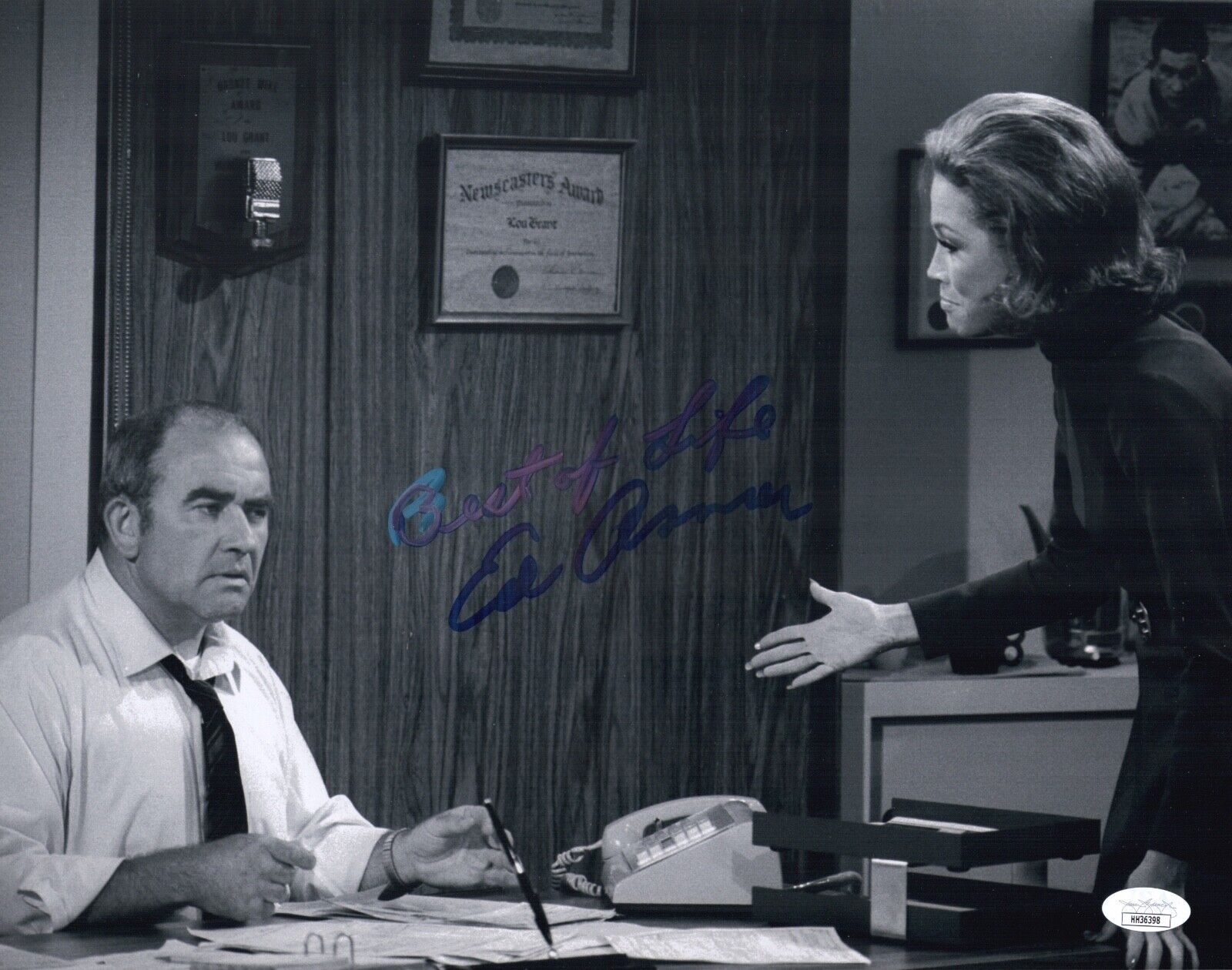 ED ASNER Signed 11x14 Photo Poster painting LOU GRANT Mary Tyler IN PERSON Autograph JSA COA