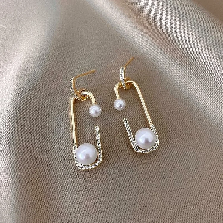 Eloise Pearl Clip Earrings socialshop