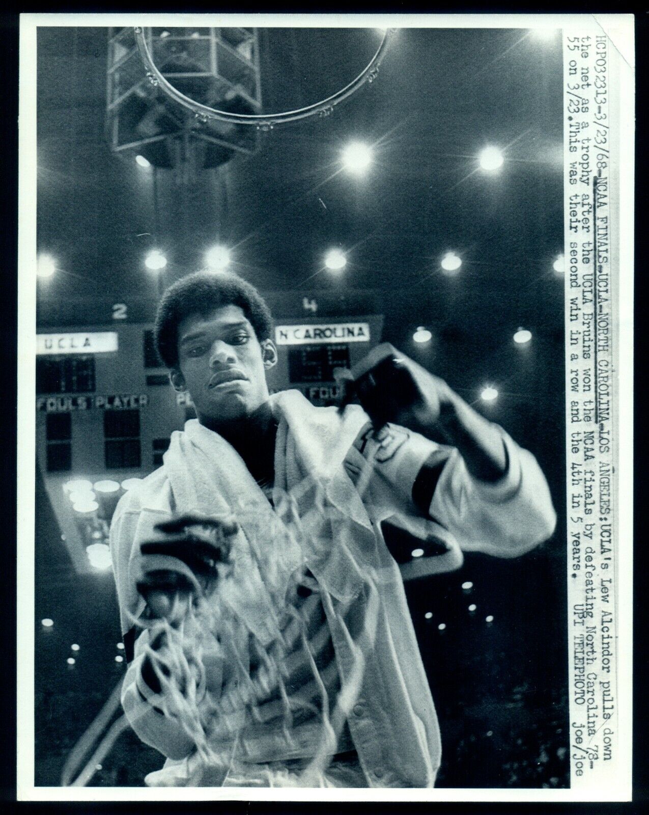 1968 LEW ALCINDOR K Abdul-Jabbar 7x9 Original Press Photo Poster painting UCLA NCAA Finals NC