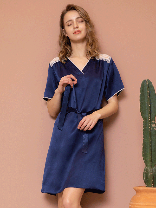 22 MOMME Chemise de nuit en soie classique col V avec ruban-Soie Plus