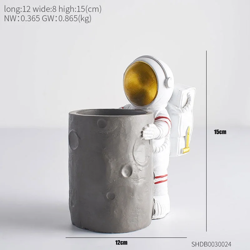 Nordic Astronaut Ornaments Pen Holder Resin Ashtray Creative Character Model Modern Home Decor Study Room Decor Children's Gifts