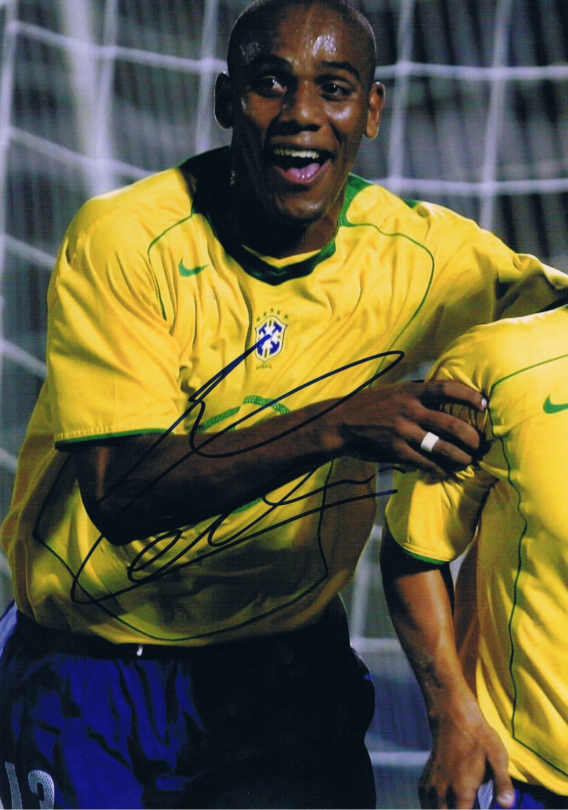 Maicon Sisenando 1981- genuine autograph 8x12