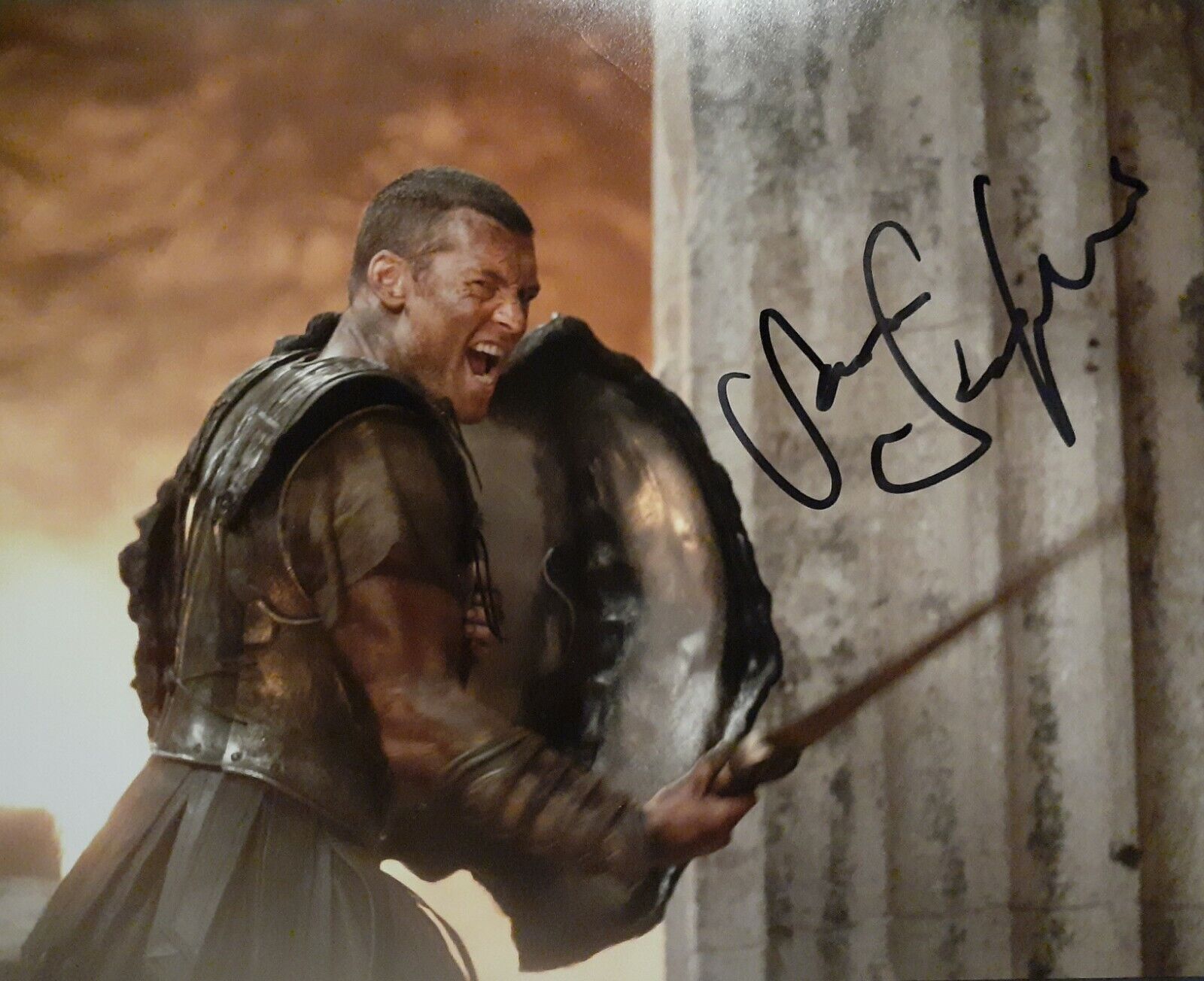 Sam Worthington signed 8x10