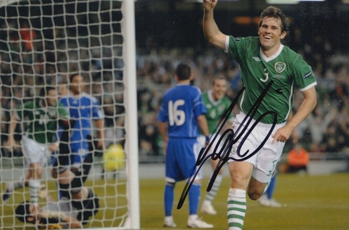 KEVIN KILBANE HAND SIGNED 6X4 Photo Poster painting REPUBLIC OF IRELAND FOOTBALL AUTOGRAPH