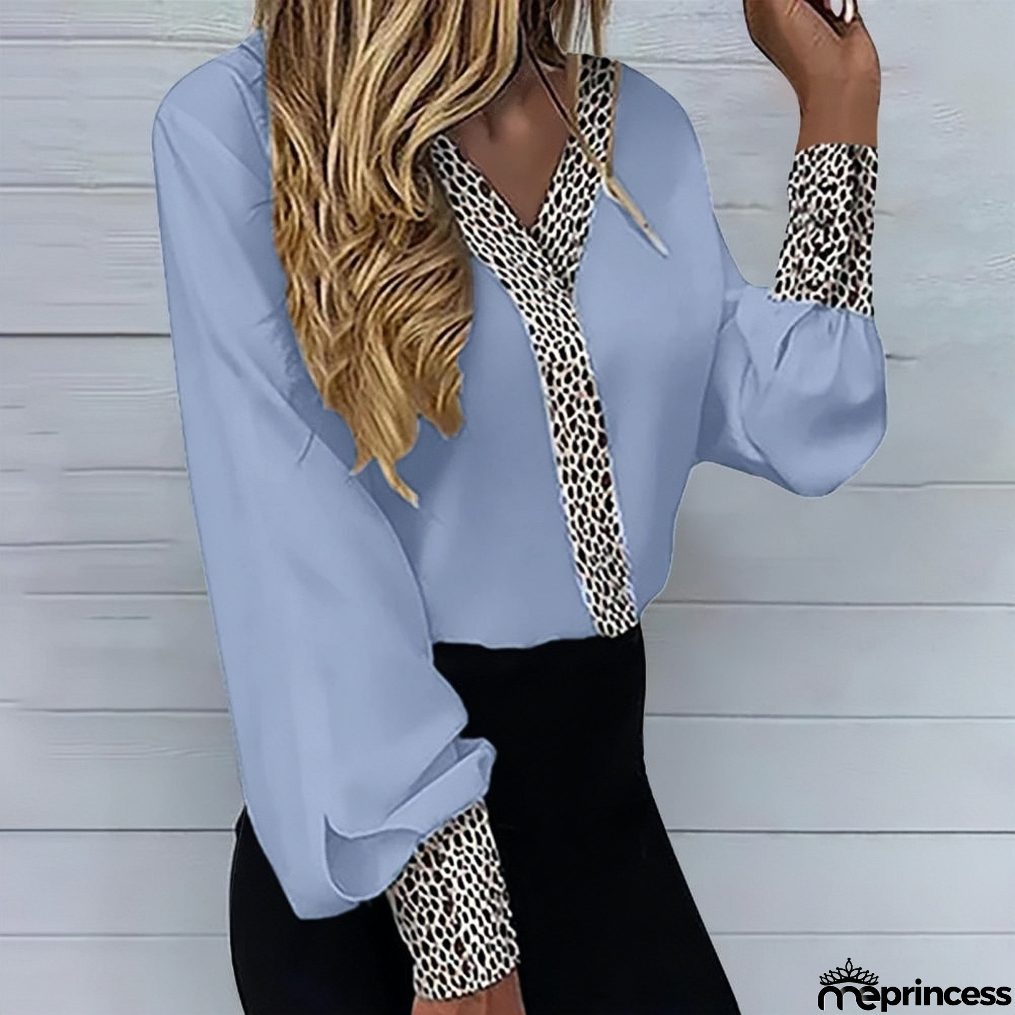 Tailored and airy Blouse
