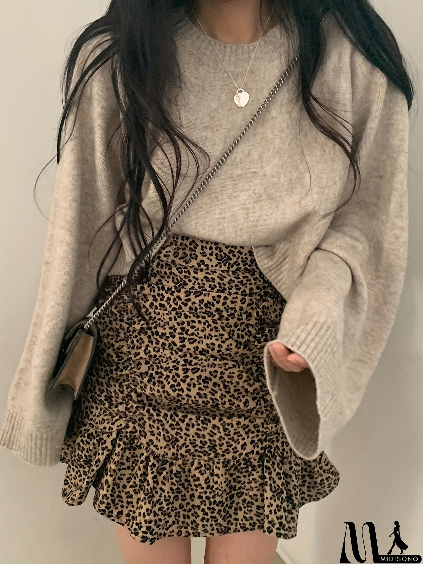 MidiSono - Simple and Stylish Sweater