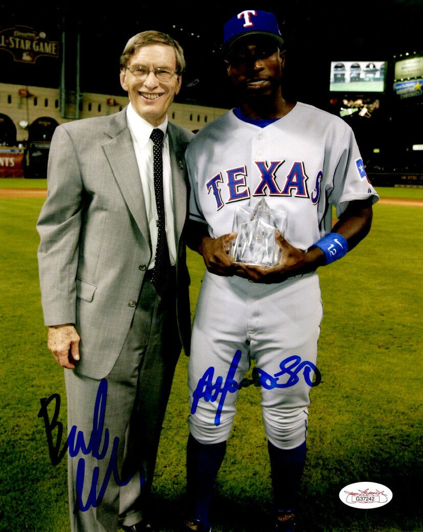 Signed 8x10 BUD SELIG & ALFONSO SORIANO Texas Rangers Autographed Photo Poster painting-JSA