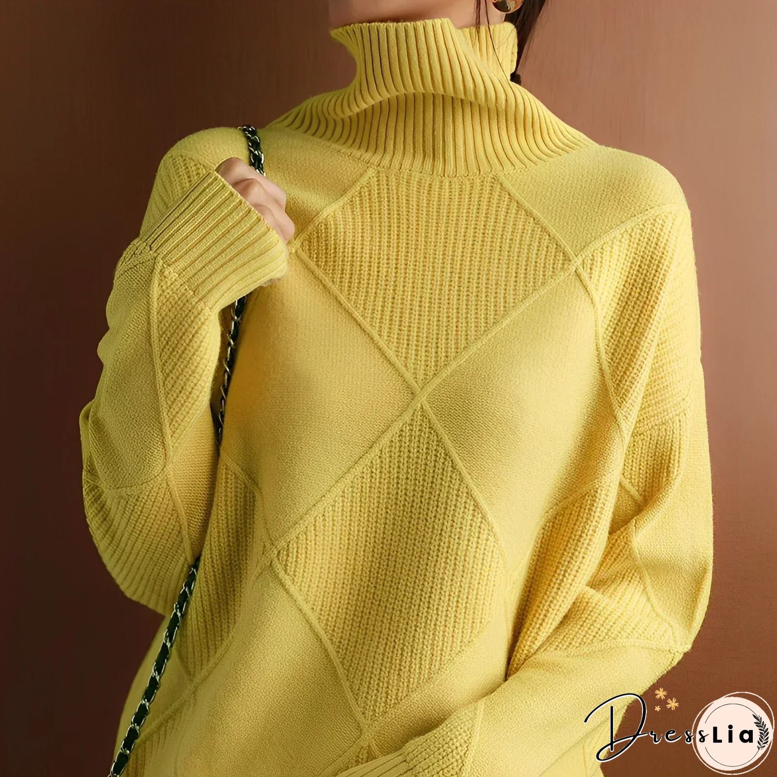Fashionable and Minimalist winter Pullover