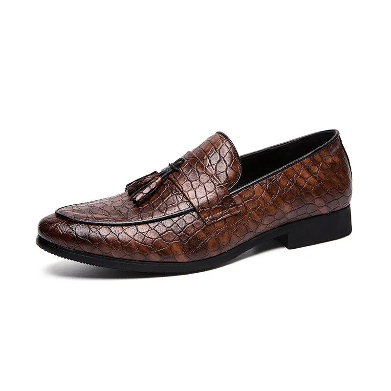 2020 Four Seasons Pointed Men Formal Business Brogue Shoes Luxury Men's Dress Shoes Male Casual Leather Wedding Party Loafers