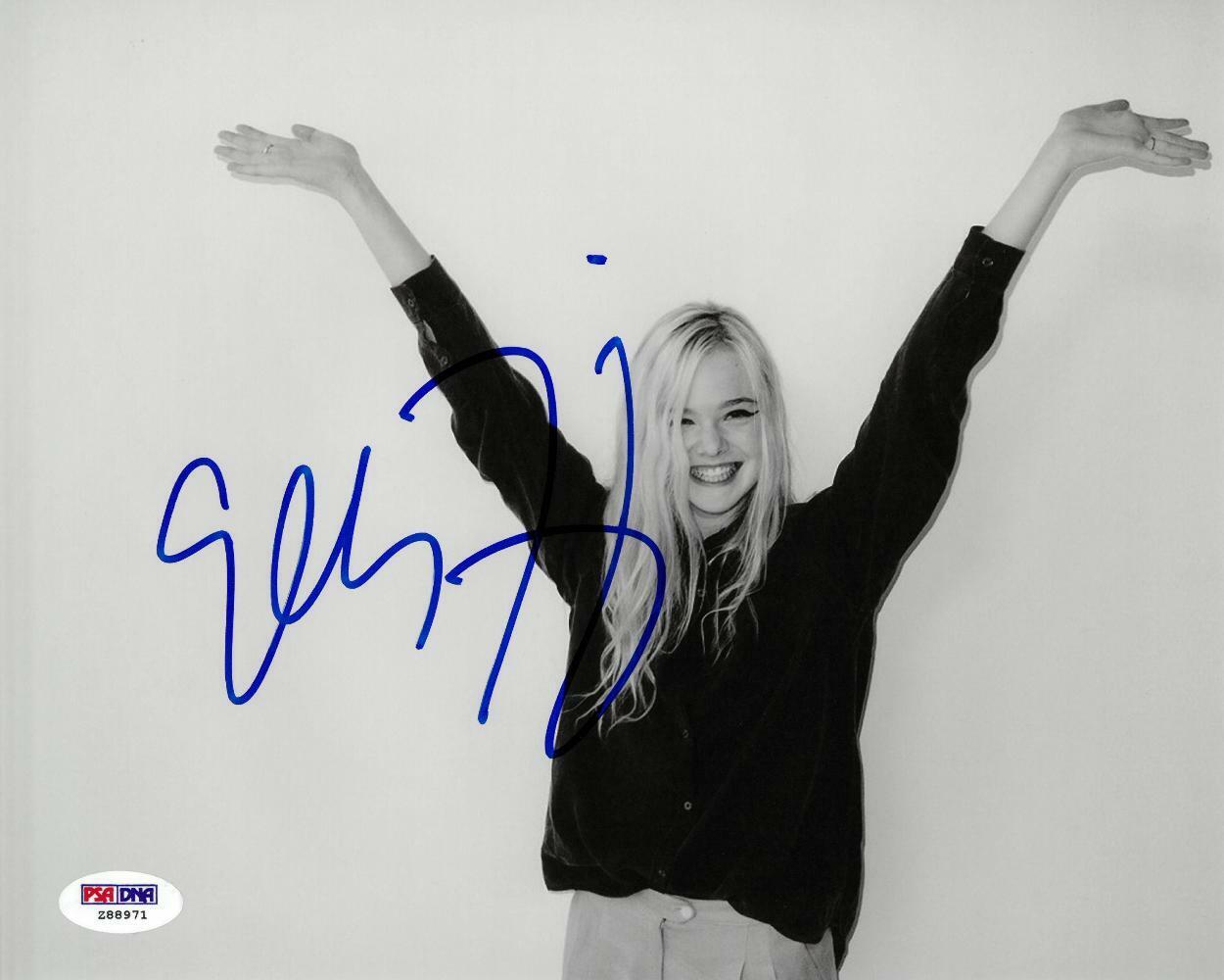 Elle Fanning Signed Authentic Autographed 8x10 B/W Photo Poster painting PSA/DNA #Z88971