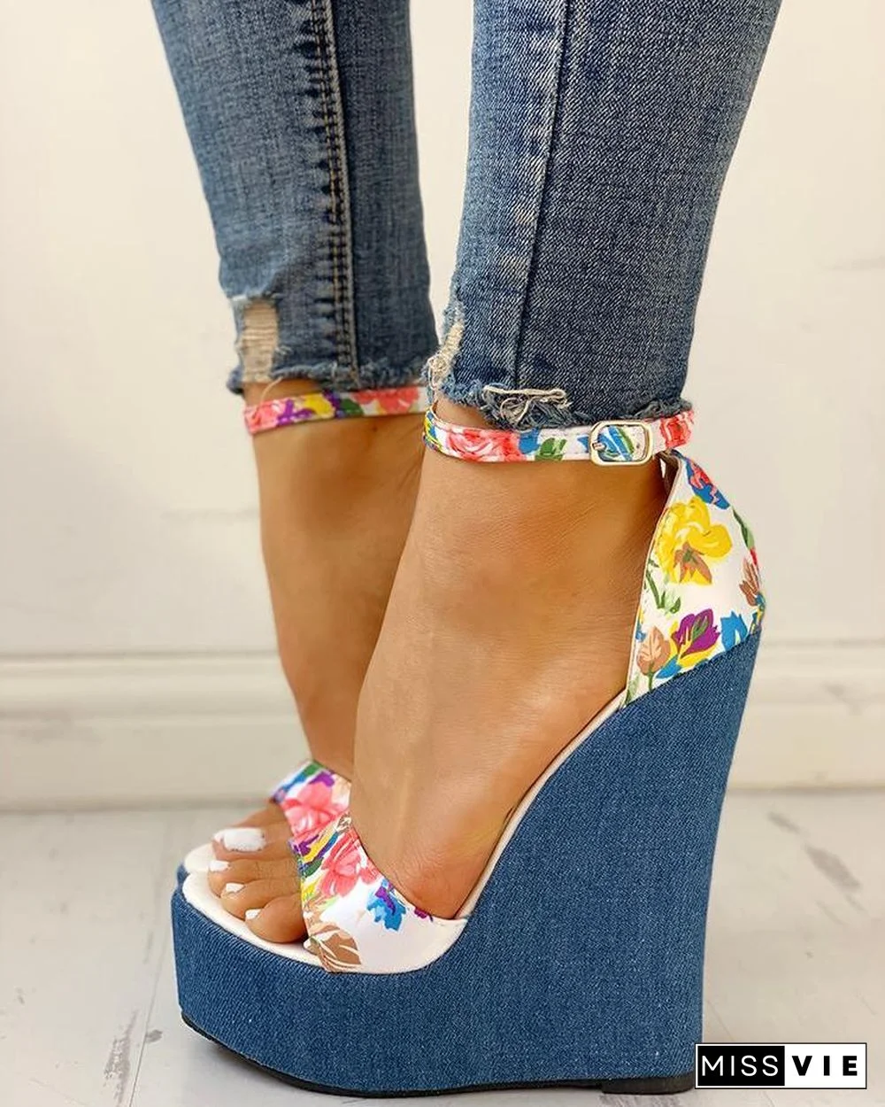 Floral Peep-toe Platform Wedge Sandals