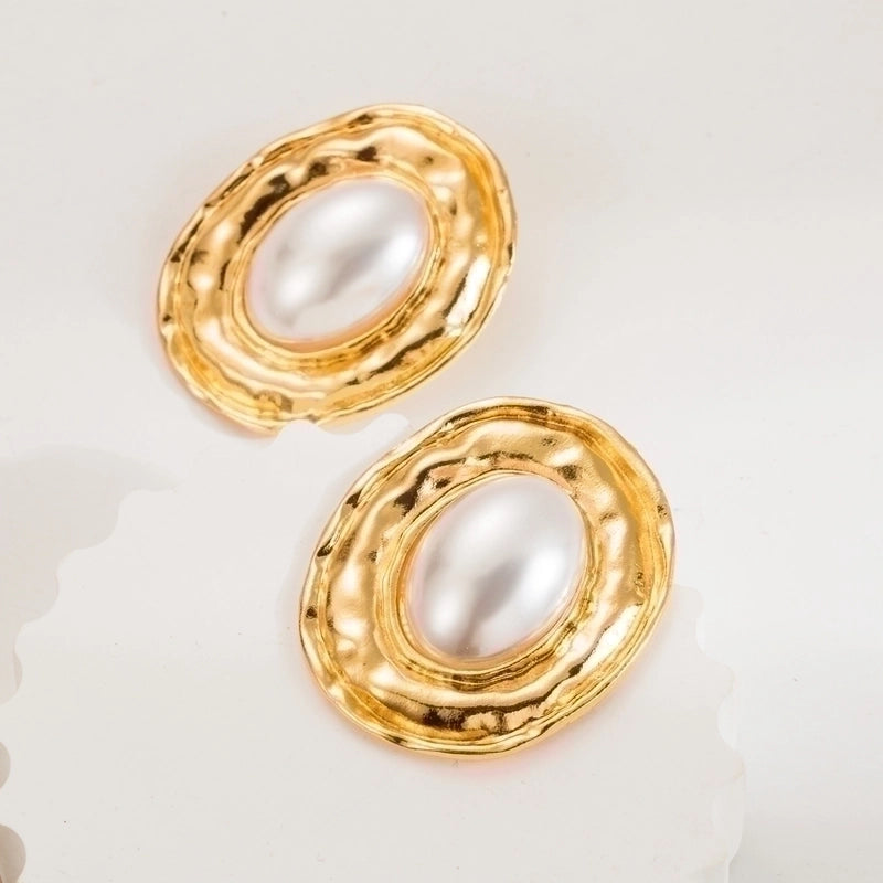 1 Pair Elegant Luxurious Oval Inlay Carving Alloy Pearl Gold Plated Silver Plated Ear Studs