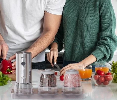 Electric salt and pepper grinder set