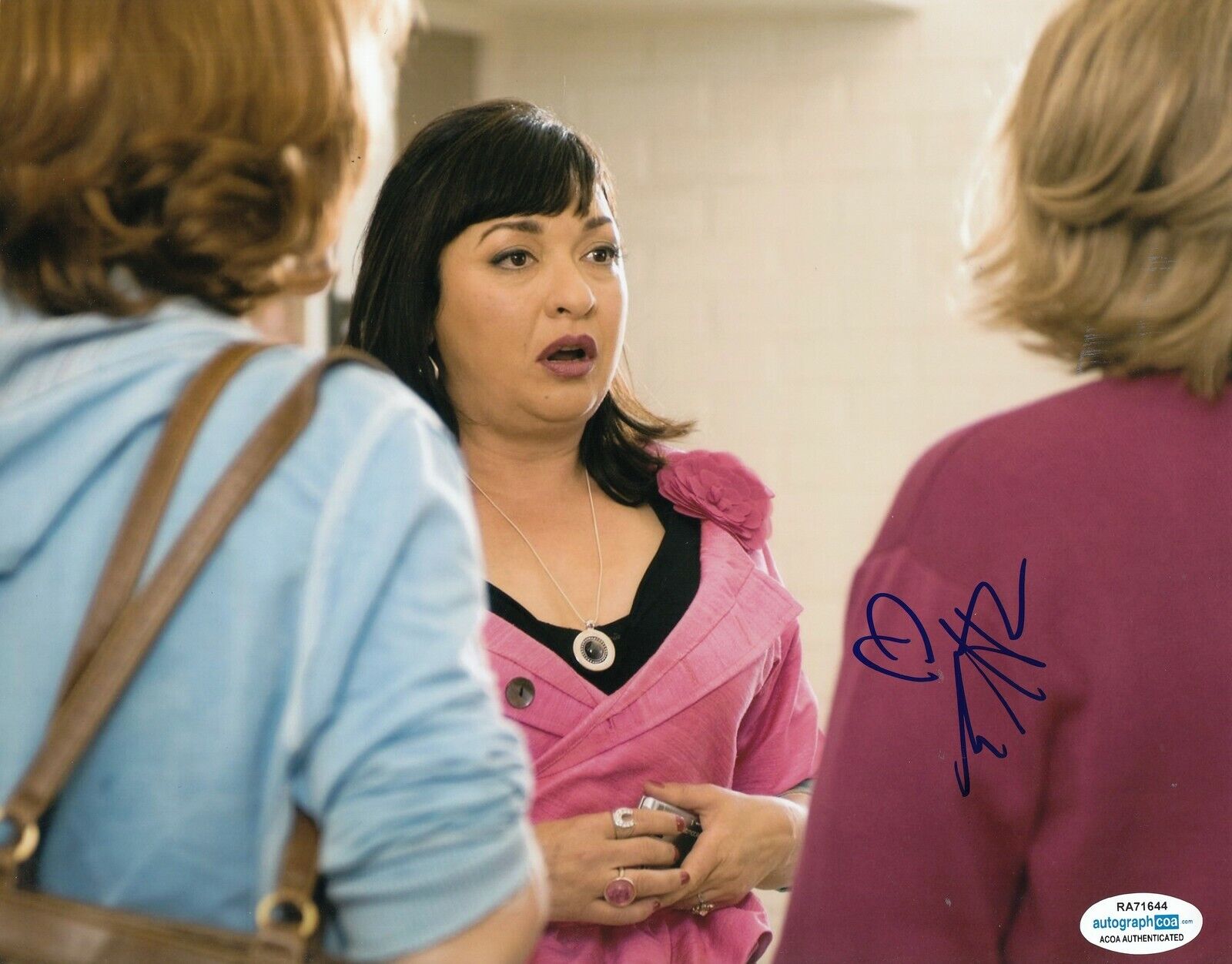 ELIZABETH PENA signed (THE PERFECT FAMILY) Movie 8X10 Photo Poster painting ACOA Authenticated