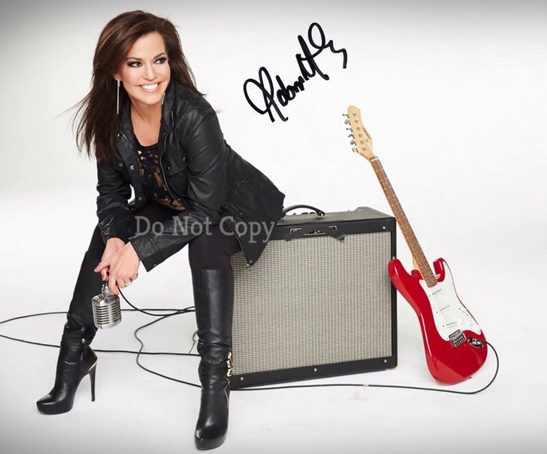 Robin Meade Signed Photo Poster painting 8X10 rp Autographed Picture Morning Express CNN HLN